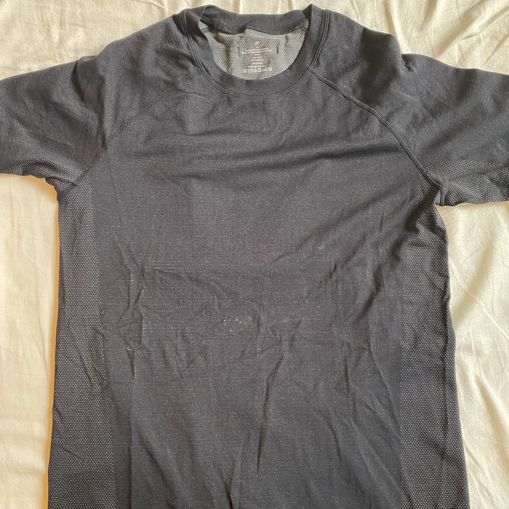 Fabletics men’s medium workout shirt